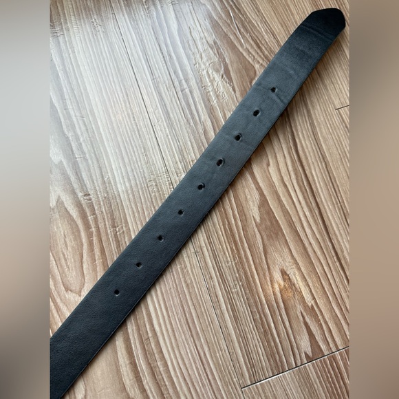 Classic Black Belt with Gold Loop Buckle – Good Condition - Picture 4 of 6